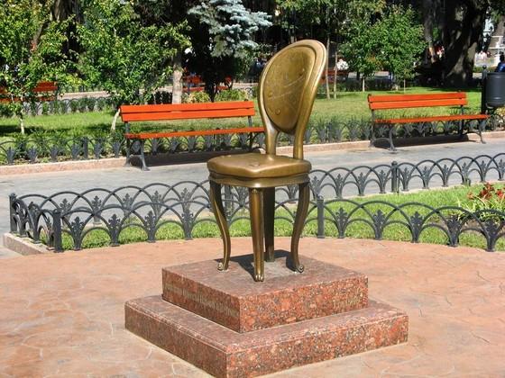 Памятник 12 стулу, Одесса
